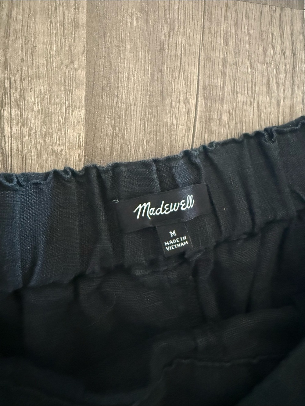 Madewell Black High-Waist Linen Shorts with Pleats - Picture 2 of 6